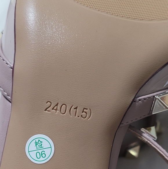 VETAALENO Women's Studded Pumps Pointed Toe -  7 US - Picture 8 of 9